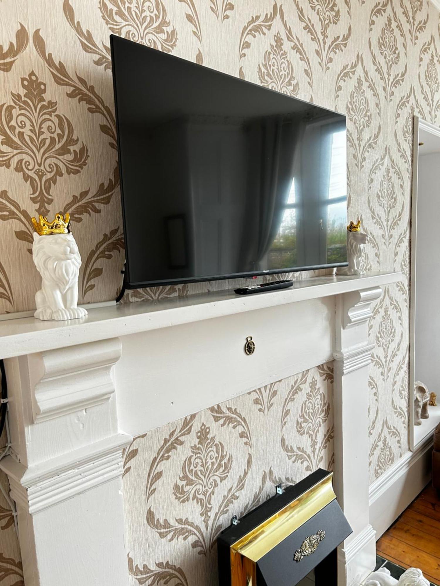 The Lazy Lion - Spacious 2 Bedroom - Town Centre Holiday Home Apartment Port Glasgow Exterior photo